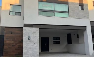 CASA EN RENTA EN CUMBRES