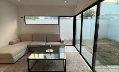 CASA EN RENTA EN CUMBRES