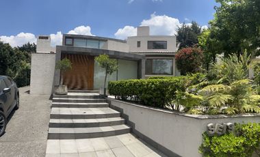 Los Encinos, casa remodelada y acción del club de golf