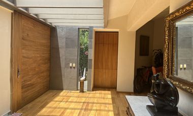 Los Encinos, casa remodelada y acción del club de golf