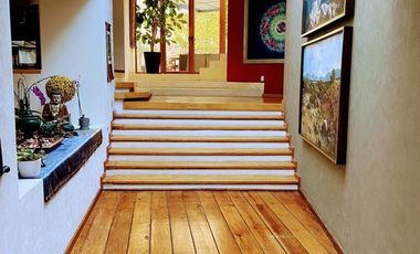 Los Encinos, casa remodelada y acción del club de golf