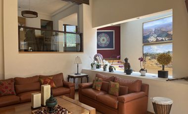 Los Encinos, casa remodelada y acción del club de golf