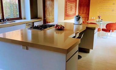 Los Encinos, casa remodelada y acción del club de golf