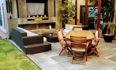 Los Encinos, casa remodelada y acción del club de golf