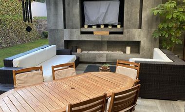 Los Encinos, casa remodelada y acción del club de golf