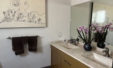 Los Encinos, casa remodelada y acción del club de golf