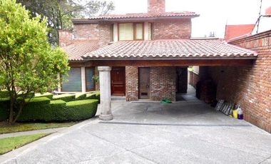 Lomas de Vista Hermosa, Preciosa casa colonial mexicano en calle cerrada