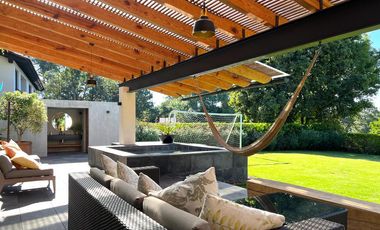 AVÁNDARO, VALLE DE BRAVO, CASA CON VISTA, VIGILANCIA Y JARDÍN