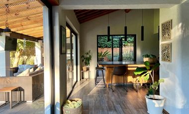 AVÁNDARO, VALLE DE BRAVO, CASA CON VISTA, VIGILANCIA Y JARDÍN