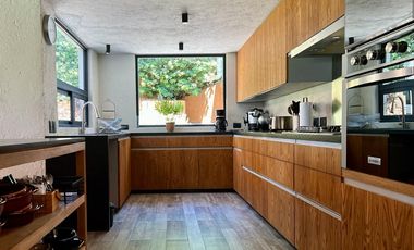 AVÁNDARO, VALLE DE BRAVO, CASA CON VISTA, VIGILANCIA Y JARDÍN