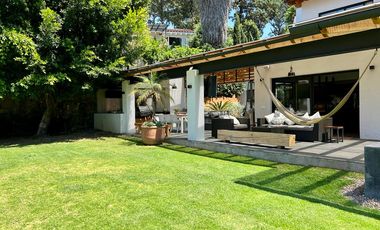 AVÁNDARO, VALLE DE BRAVO, CASA CON VISTA, VIGILANCIA Y JARDÍN
