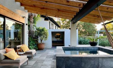 AVÁNDARO, VALLE DE BRAVO, CASA CON VISTA, VIGILANCIA Y JARDÍN