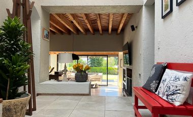 AVÁNDARO, VALLE DE BRAVO, CASA CON VISTA, VIGILANCIA Y JARDÍN