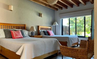 AVÁNDARO, VALLE DE BRAVO, CASA CON VISTA, VIGILANCIA Y JARDÍN