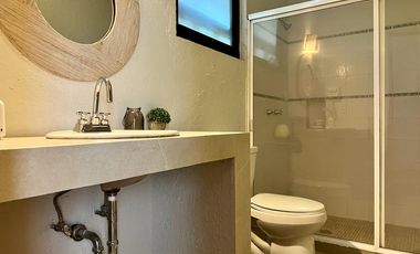 AVÁNDARO, VALLE DE BRAVO, CASA CON VISTA, VIGILANCIA Y JARDÍN