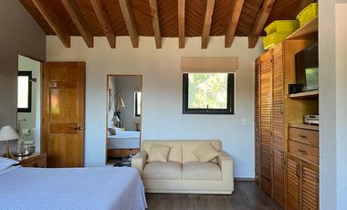 AVÁNDARO, VALLE DE BRAVO, CASA CON VISTA, VIGILANCIA Y JARDÍN