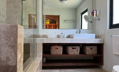 AVÁNDARO, VALLE DE BRAVO, CASA CON VISTA, VIGILANCIA Y JARDÍN