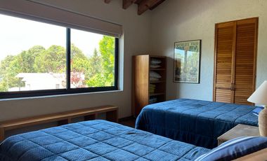 AVÁNDARO, VALLE DE BRAVO, CASA CON VISTA, VIGILANCIA Y JARDÍN