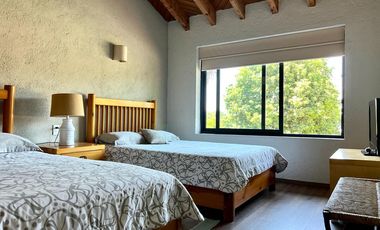 AVÁNDARO, VALLE DE BRAVO, CASA CON VISTA, VIGILANCIA Y JARDÍN