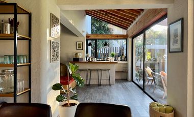 AVÁNDARO, VALLE DE BRAVO, CASA CON VISTA, VIGILANCIA Y JARDÍN