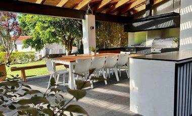 AVÁNDARO, VALLE DE BRAVO, CASA CON VISTA, VIGILANCIA Y JARDÍN