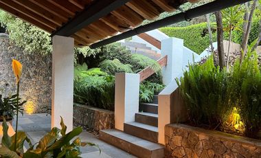 AVÁNDARO, VALLE DE BRAVO, CASA CON VISTA, VIGILANCIA Y JARDÍN