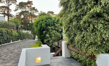 AVÁNDARO, VALLE DE BRAVO, CASA CON VISTA, VIGILANCIA Y JARDÍN