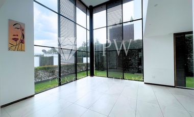 CASA MODERNA EN RENTA TUMBACO