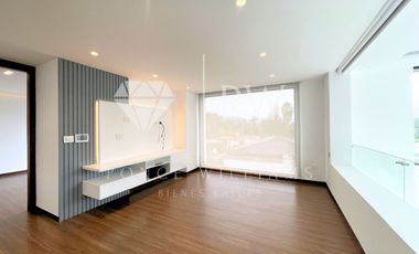 CASA MODERNA EN RENTA TUMBACO