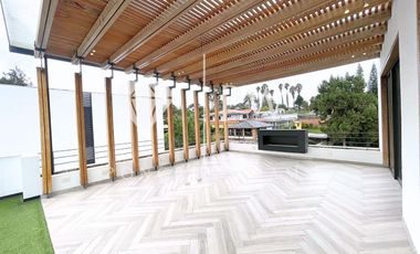 CASA MODERNA EN RENTA TUMBACO