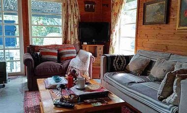 Parcela 1 hectárea con casa a orilla de carretera en Lican Ray