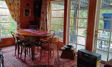 Parcela 1 hectárea con casa a orilla de carretera en Lican Ray