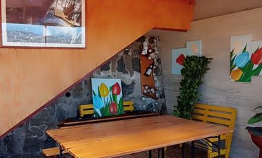 SE VENDE CASA EN VALPARAISO CON VISTA AL MAR, ESTACIONAMIENTO, LOCOMOCION A LA PUERTA