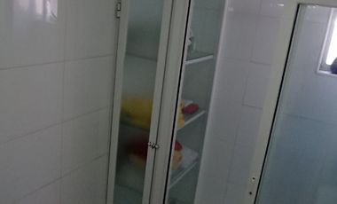 SE VENDE CASA EN VALPARAISO CON VISTA AL MAR, ESTACIONAMIENTO, LOCOMOCION A LA PUERTA