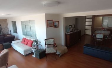 SE VENDE CASA EN VALPARAISO CON VISTA AL MAR, ESTACIONAMIENTO, LOCOMOCION A LA PUERTA