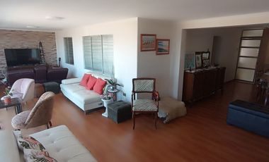 SE VENDE CASA EN VALPARAISO CON VISTA AL MAR, ESTACIONAMIENTO, LOCOMOCION A LA PUERTA