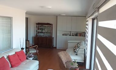 SE VENDE CASA EN VALPARAISO CON VISTA AL MAR, ESTACIONAMIENTO, LOCOMOCION A LA PUERTA
