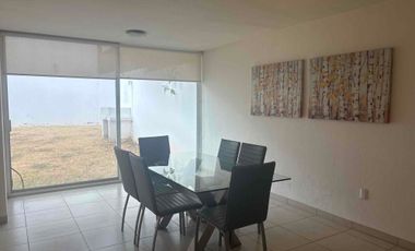 Hermosa Casa en Renta – Lomas de Gran Jardín (AMUEBLADA) 3 recámaras con baño completo, terraza, jardín, cuarto de servicio