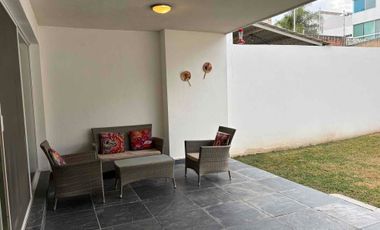 Hermosa Casa en Renta – Lomas de Gran Jardín (AMUEBLADA) 3 recámaras con baño completo, terraza, jardín, cuarto de servicio