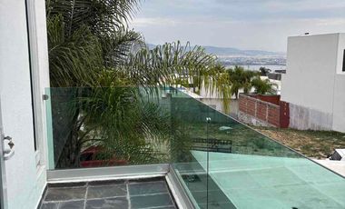 Hermosa Casa en Renta – Lomas de Gran Jardín (AMUEBLADA) 3 recámaras con baño completo, terraza, jardín, cuarto de servicio