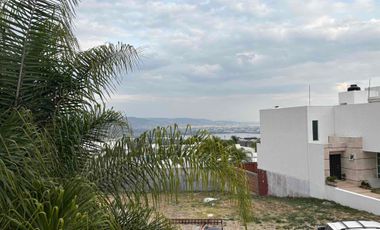 Hermosa Casa en Renta – Lomas de Gran Jardín (AMUEBLADA) 3 recámaras con baño completo, terraza, jardín, cuarto de servicio