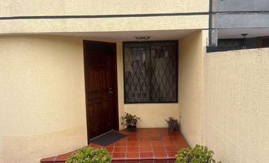 OPORTUNIDAD ÚNICA, CASA DE 3 DORMITORIOS, CALIFORNIA ALTA, NORTE DE QUITO.