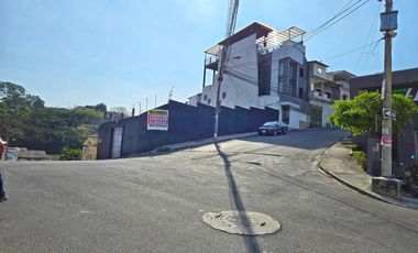 Venta de Terreno Esquinero de 319 m² con Cerramiento y Cerco eléctrico, Sector Residencial y Comercial - Urdesa Norte