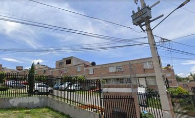 CASA EN ENVENTA EN BOULV DEL LAGO   NICOLAS ROMERO