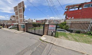 CASA EN ENVENTA EN BOULV DEL LAGO   NICOLAS ROMERO