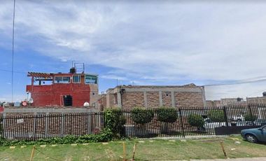 CASA EN ENVENTA EN BOULV DEL LAGO   NICOLAS ROMERO