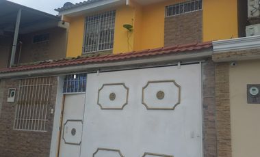 Venta de Casa de 2 pisos en  Mucho Lote 2, norte de Guayaquil