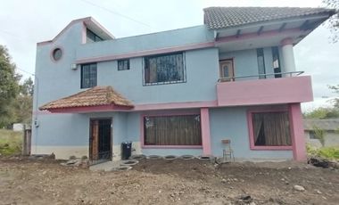 Casa 205 mtrs y Terreno 1873 mtrs Venta - Montalvo - Ambato