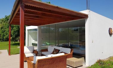 VENDO CASA EN MALA CERCA A LA PANAMERICANA KM 93, A MINUTOS DEL BOULVARD DE ASIA CON ZONA SOCIAL, JARDINES TERRAZA Y PISCINA