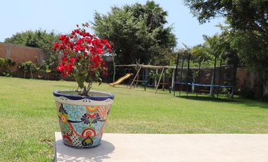 VENDO CASA EN MALA CERCA A LA PANAMERICANA KM 93, A MINUTOS DEL BOULVARD DE ASIA CON ZONA SOCIAL, JARDINES TERRAZA Y PISCINA